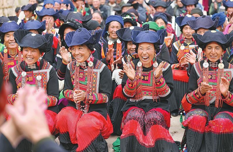 四川省代表團(tuán)代表熱議黨的二十大報告：“兩個確立”是創(chuàng)造新時代偉大成就的根本所在 第 1 張