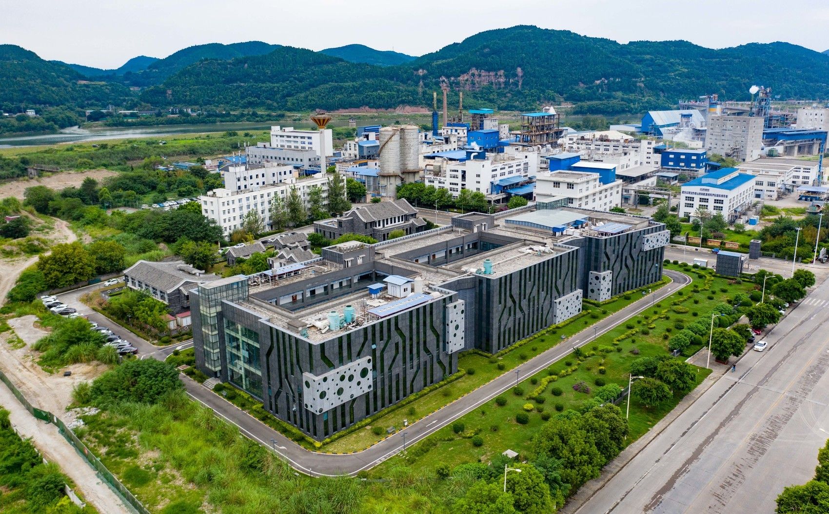 站上風(fēng)口 四川動力電池產(chǎn)業(yè)沖刺世界級 第 3 張