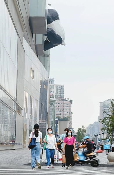 2100萬人同舟共濟(jì) 成都重拾大城煙火——成都市抗擊新型冠狀病毒肺炎疫情觀察 第 11 張