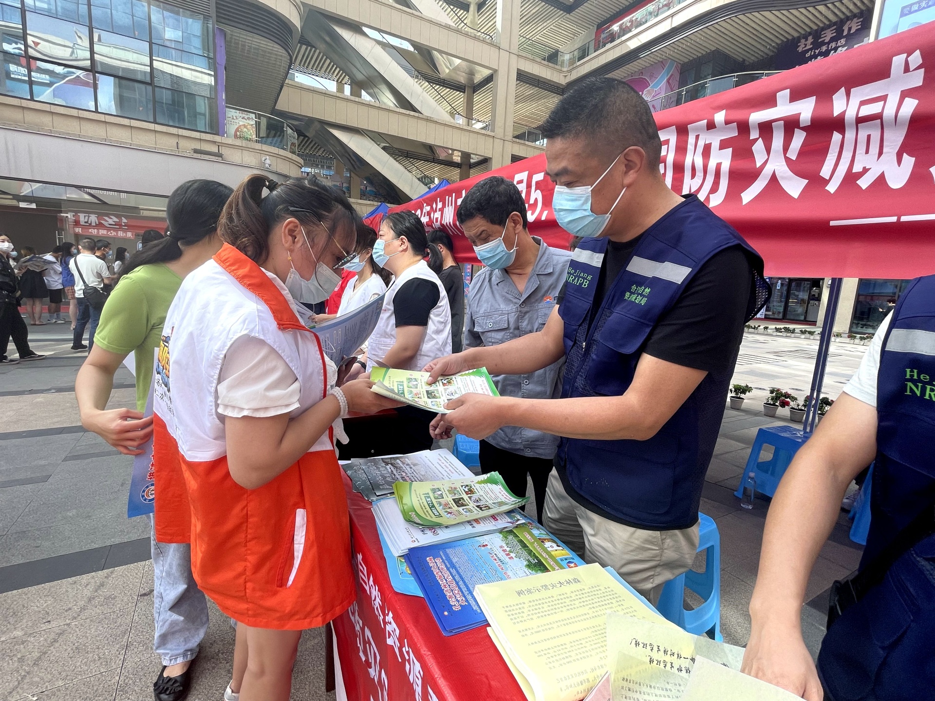 合江縣多形式開展防災(zāi)減災(zāi)宣傳和應(yīng)急演練 第 2 張