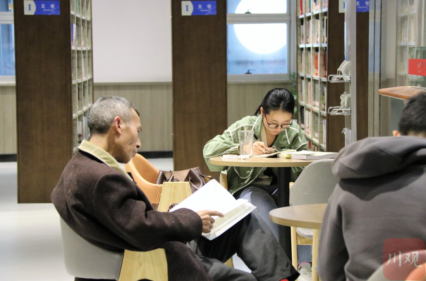 世界讀書日丨有人一年300天泡在館里，四川市州圖書館有多火,？ 第 2 張