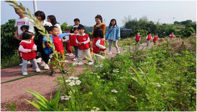 與“荔”相約，合江縣荔江鎮(zhèn)中心幼兒園開展童年“箏”好親子踏青活動 第 2 張