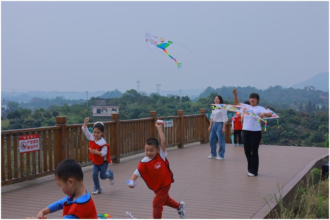 與“荔”相約,，合江縣荔江鎮(zhèn)中心幼兒園開展童年“箏”好親子踏青活動 第 8 張