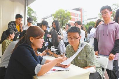 做好就業(yè)幫扶系統(tǒng)工程 四川多舉措幫扶重點群體畢業(yè)生就業(yè)