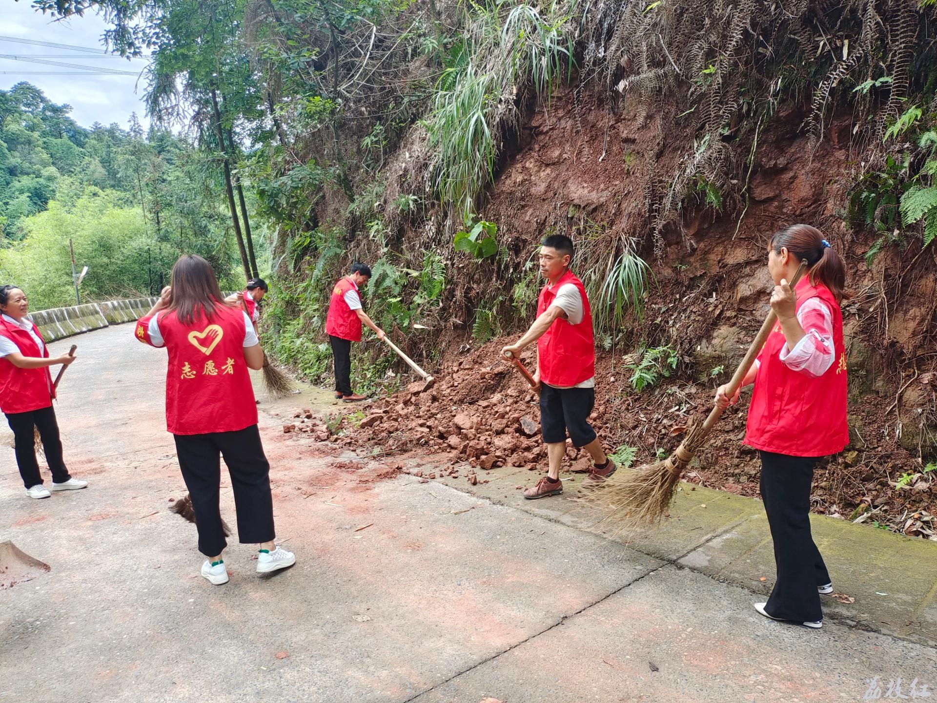 合江縣榕山鎮(zhèn)開展道路清淤志愿活動，排除隱患保障道路暢通 第 2 張