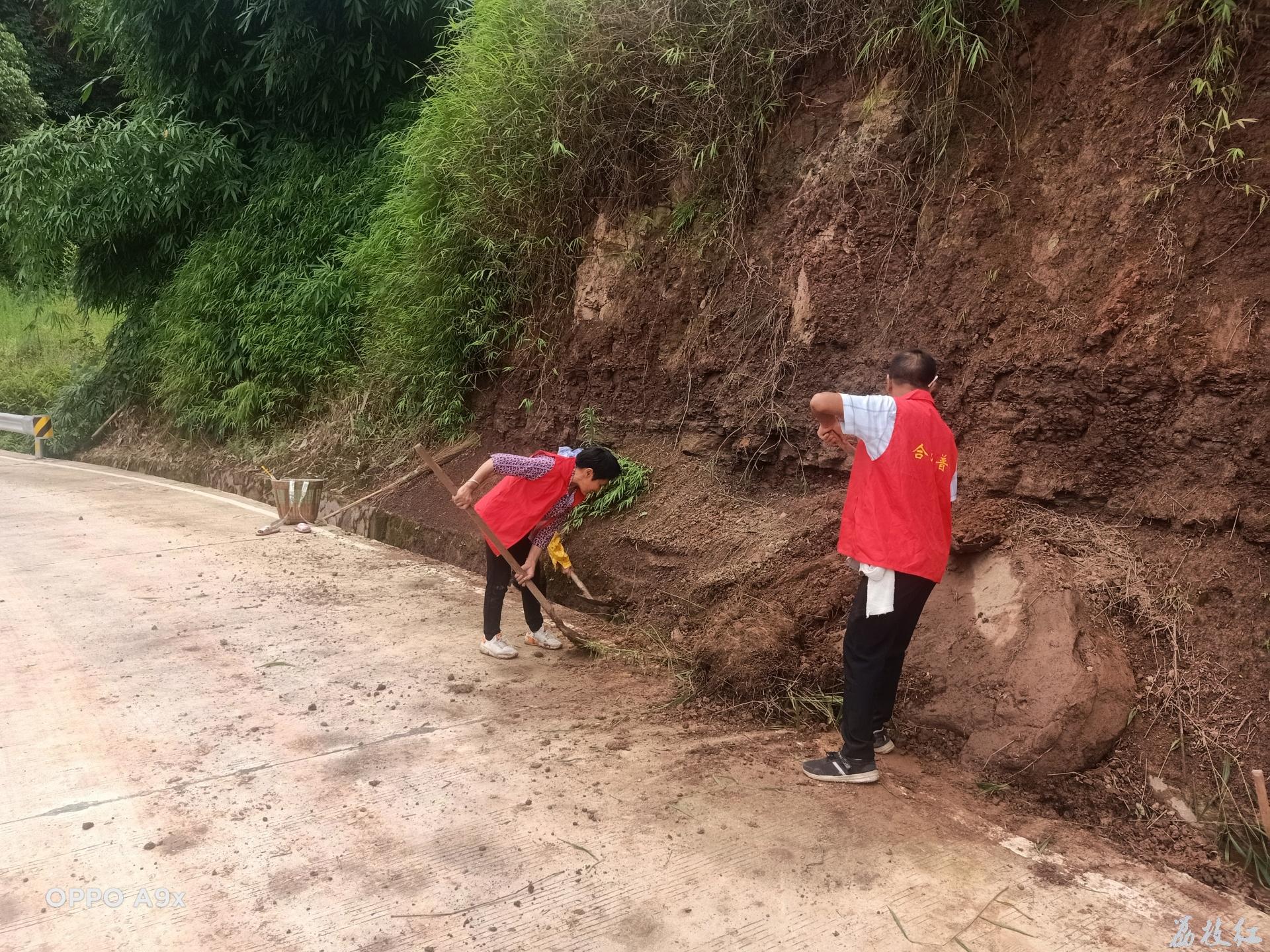 合江縣榕山鎮(zhèn)開展道路清淤志愿活動,，排除隱患保障道路暢通 第 3 張