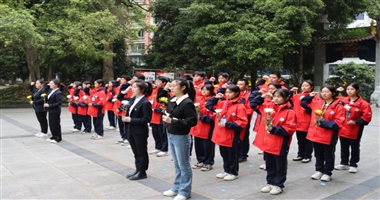 清明祭英烈 薪火永賡續(xù)——合江縣中小學(xué)開(kāi)展 “紀(jì)念碑下的思政課”清明祭掃活動(dòng)